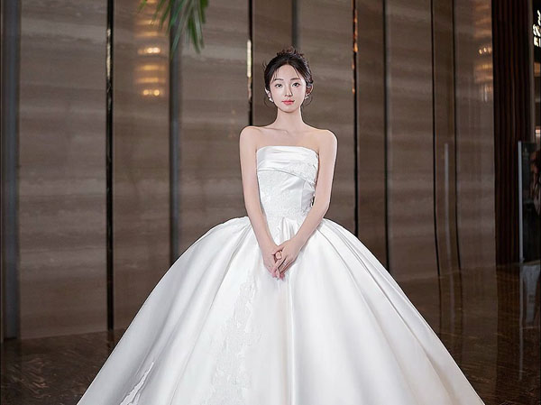 东莞婚纱定制|东莞蒂芬妮彩妆婚纱礼服馆